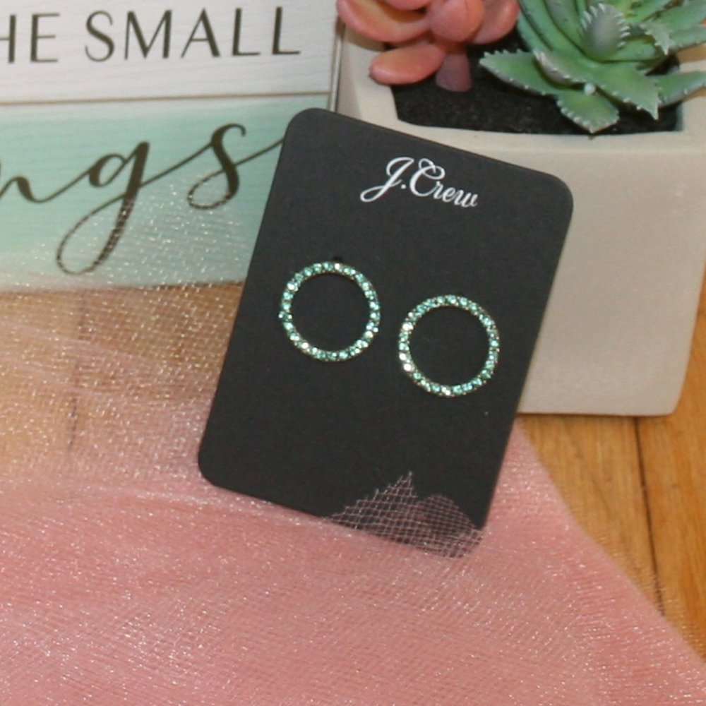 GREEN CIRCLE SPARKLY PIERCED EARRINGS